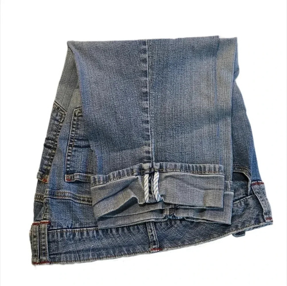 St. John's Bay, Size 10, Denim Stretch Capris - Picture 10 of 12